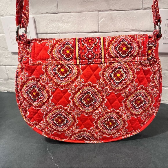 Vera Bradley paprika pattern saddle up crossbody bag LIKE NEW - Picture 2 of 15